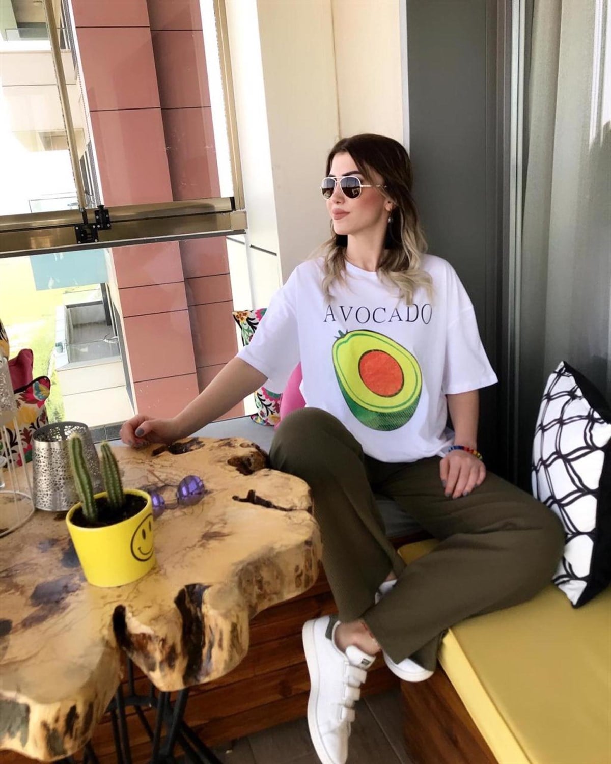 Avakado Desenli Önü Simli Kabartma Tshirt