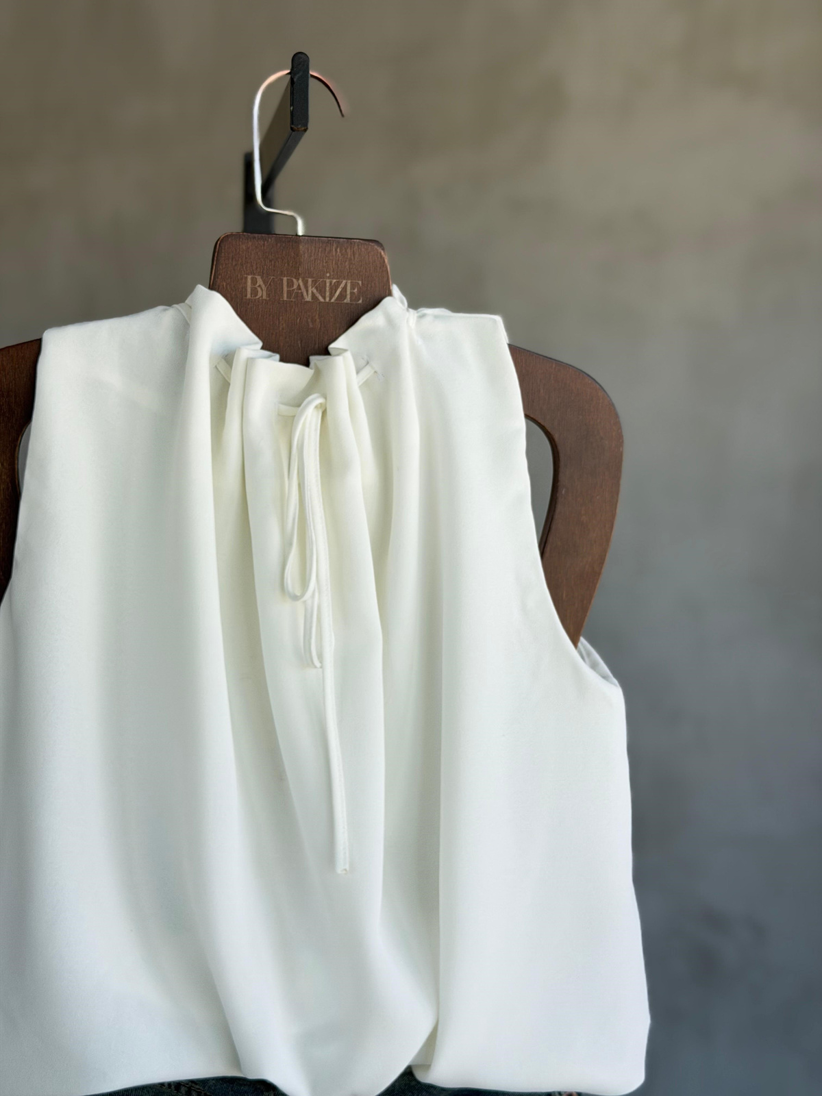 Bağlamalı Drape Yaka Balon Model Krep Bluz (Beyaz)