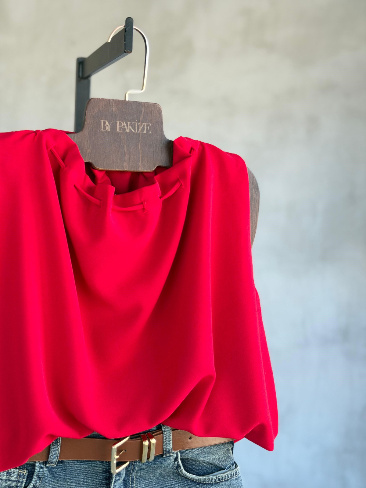 Bağlamalı Drape Yaka Balon Model Krep Bluz (Kırmızı)