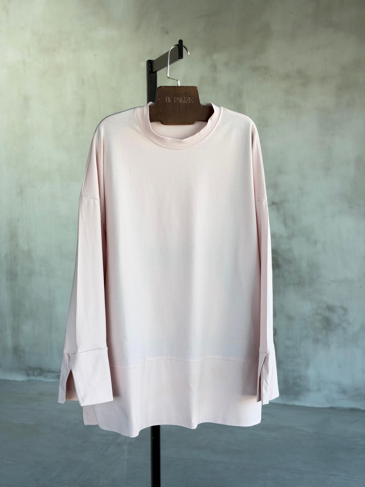 Basic Manşet Kollu Yırtmaç Detaylı Sweat (Pudra)