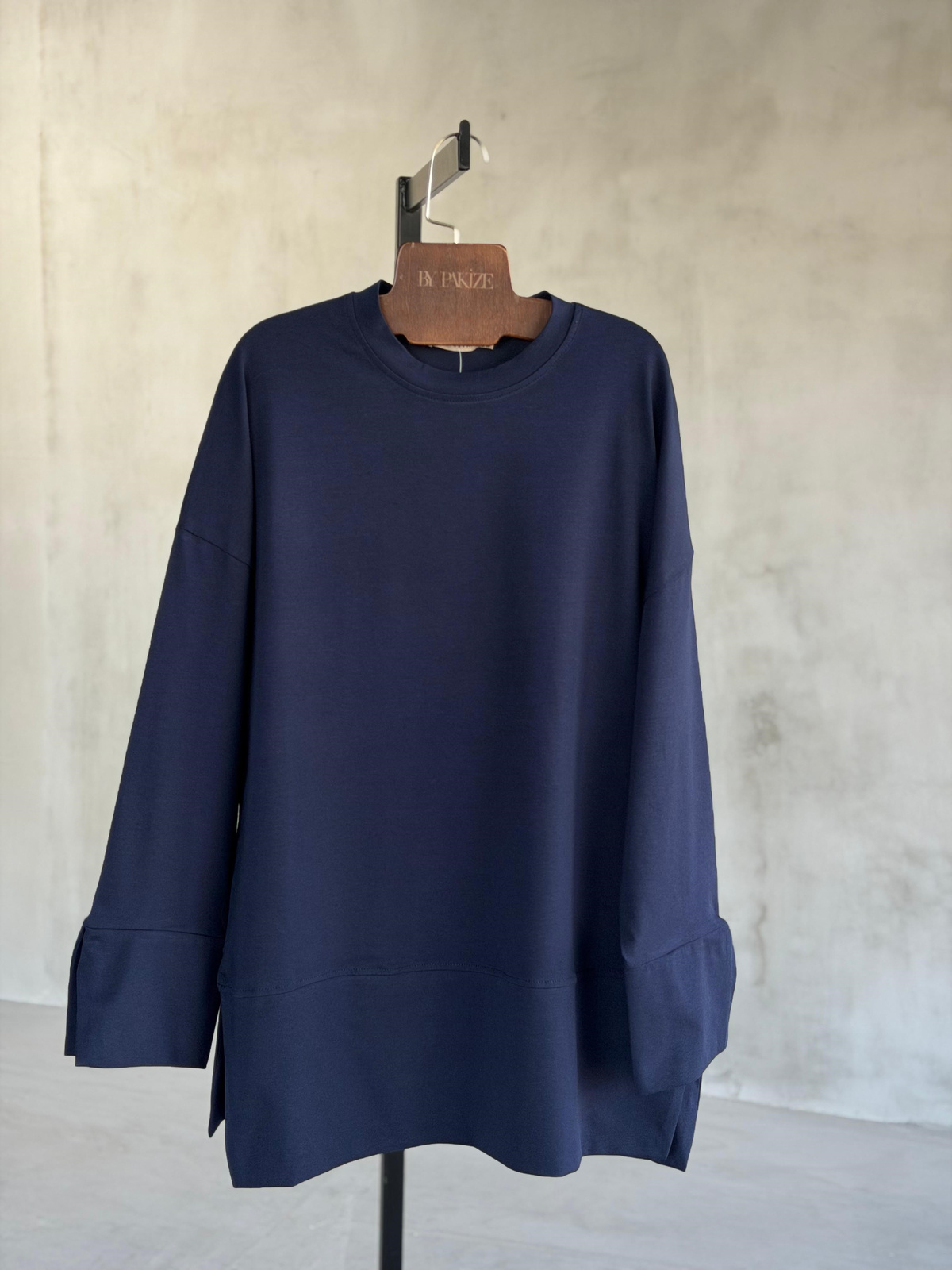 Basic Manşet Kollu Yırtmaç Detaylı Sweat (Lacivert)