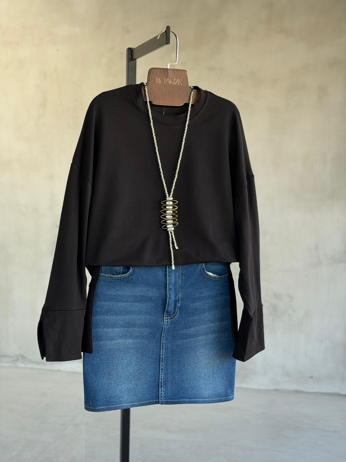 Basic Manşet Kollu Yırtmaç Detaylı Sweat (Siyah)
