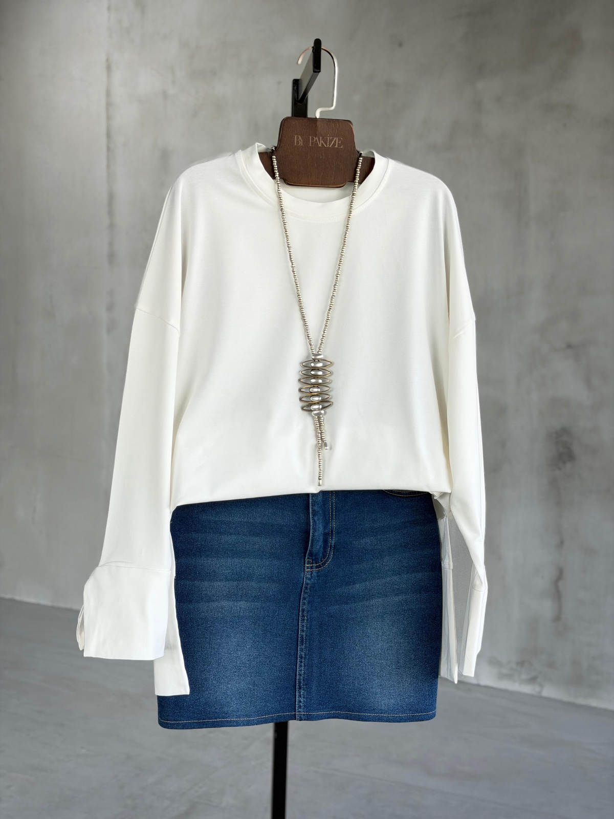 Basic Manşet Kollu Yırtmaç Detaylı Sweat (Beyaz)