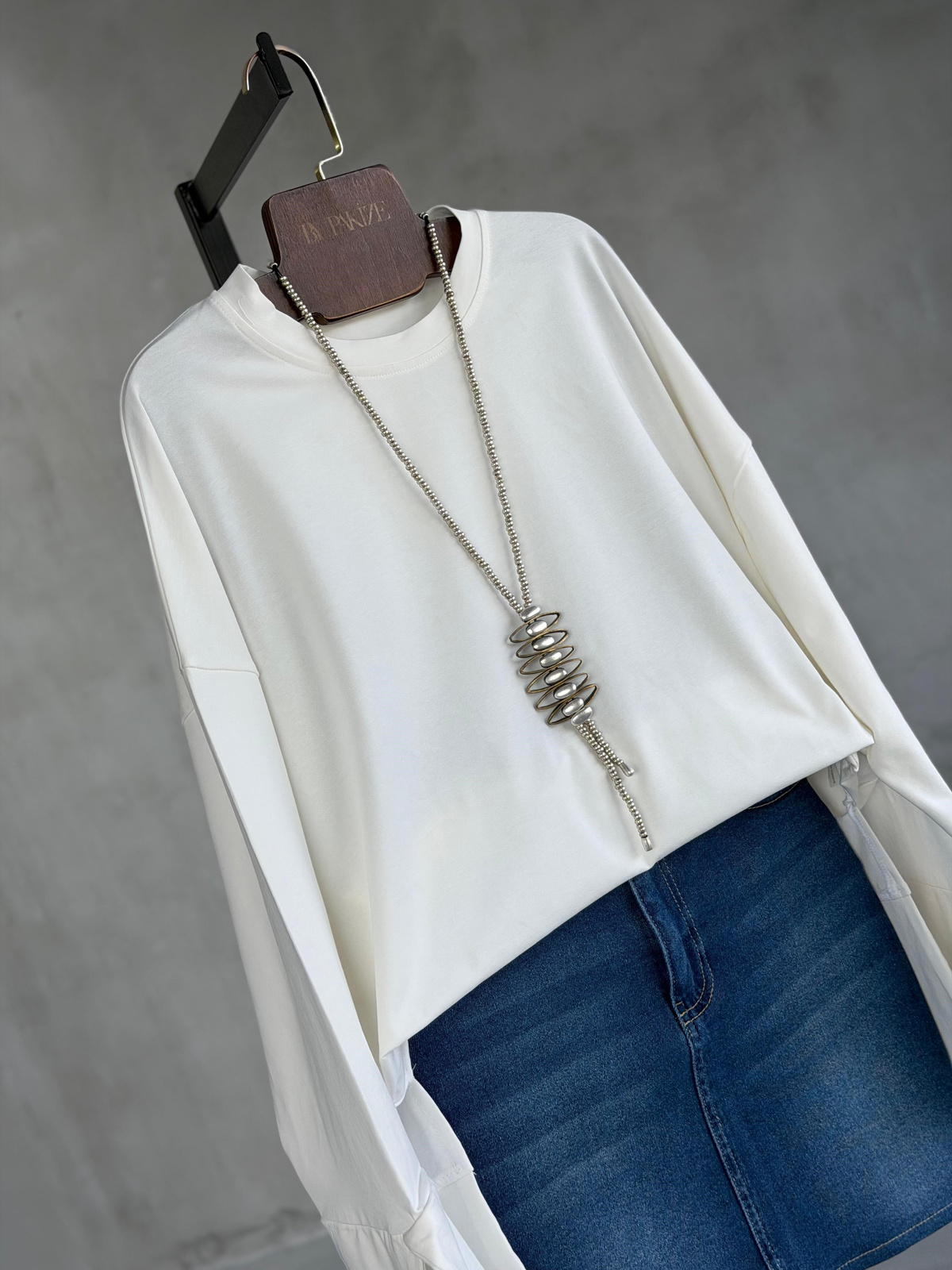 Basic Manşet Kollu Yırtmaç Detaylı Sweat (Beyaz)