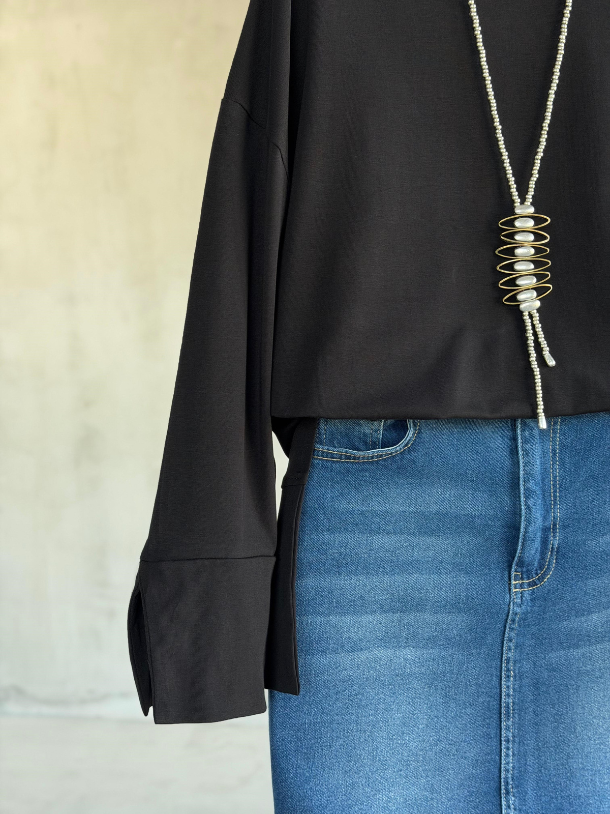 Basic Manşet Kollu Yırtmaç Detaylı Sweat (Siyah)