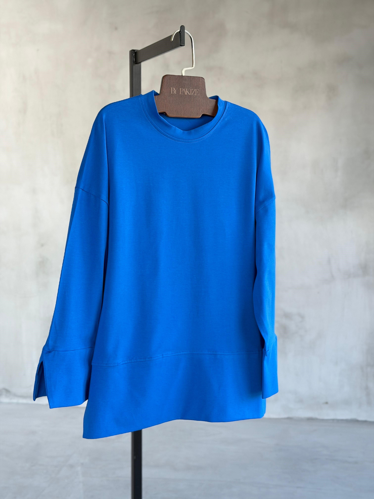 Basic Manşet Kollu Yırtmaç Detaylı Sweat (Saks)