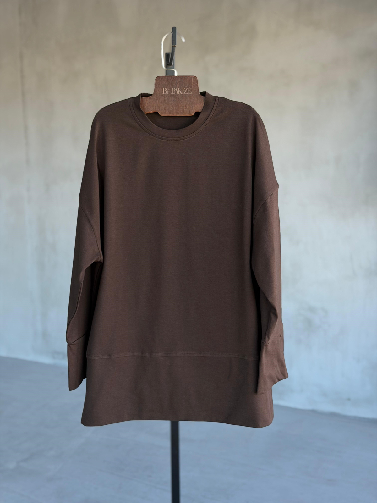 Basic Manşet Kollu Yırtmaç Detaylı Sweat (Kahve)