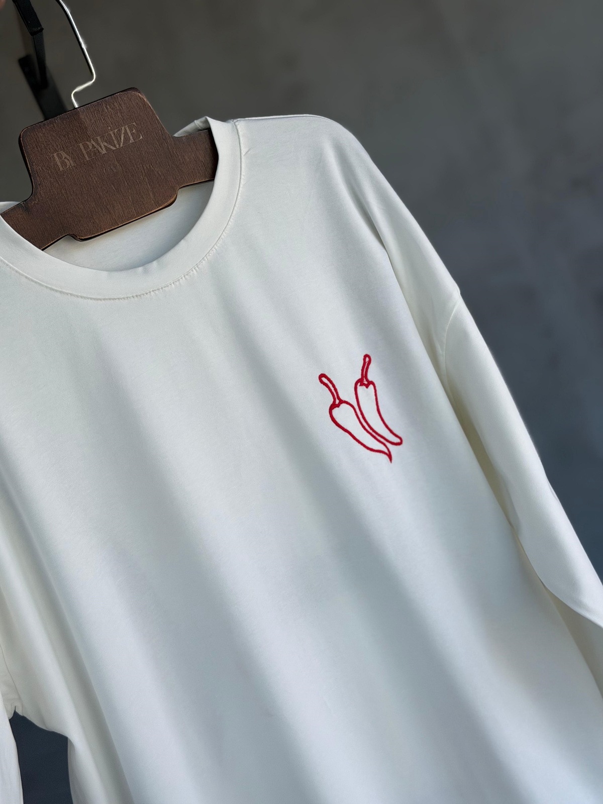 Basic Oversize Ön Arka Nakışlı Biber Tişört (Beyaz)