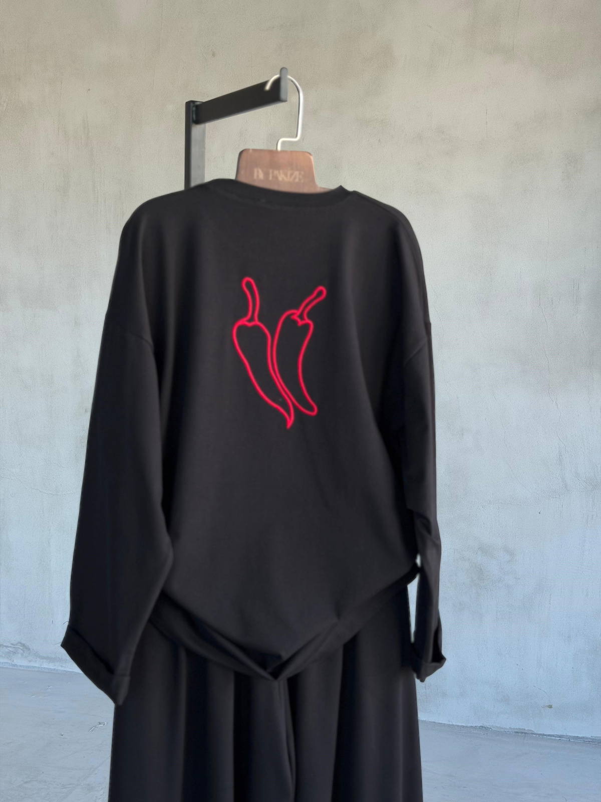 Basic Oversize Ön Arka Nakışlı Biber Tişört (Siyah)