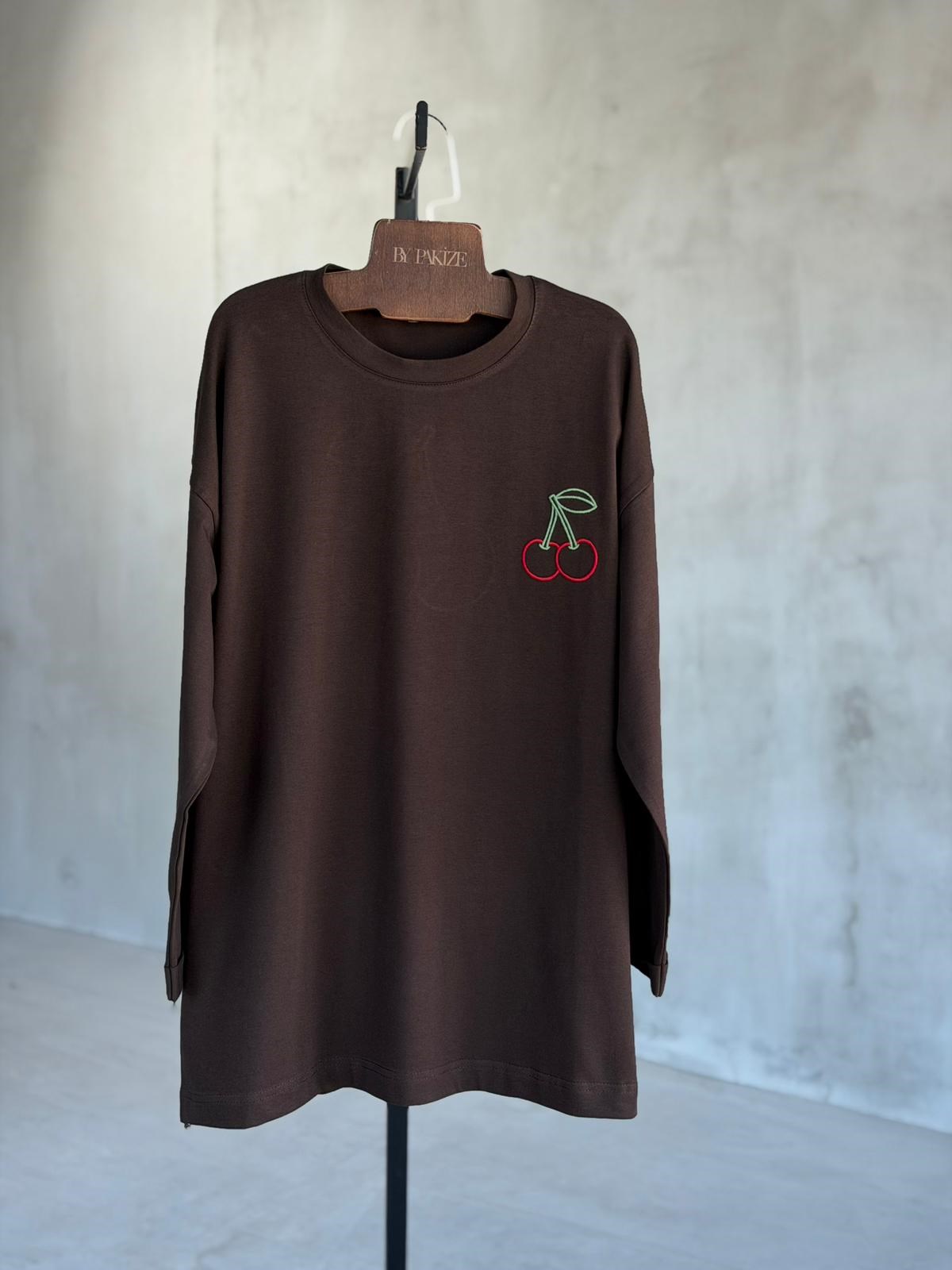 Basic Oversize Ön Arka Nakışlı Kiraz Tişört (Kahve)