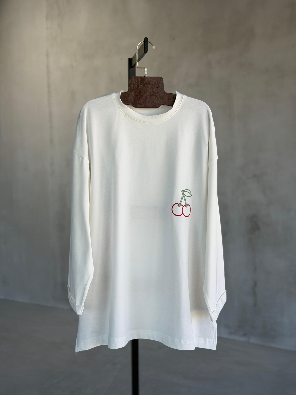 Basic Oversize Ön Arka Nakışlı Kiraz Tişört (Beyaz)