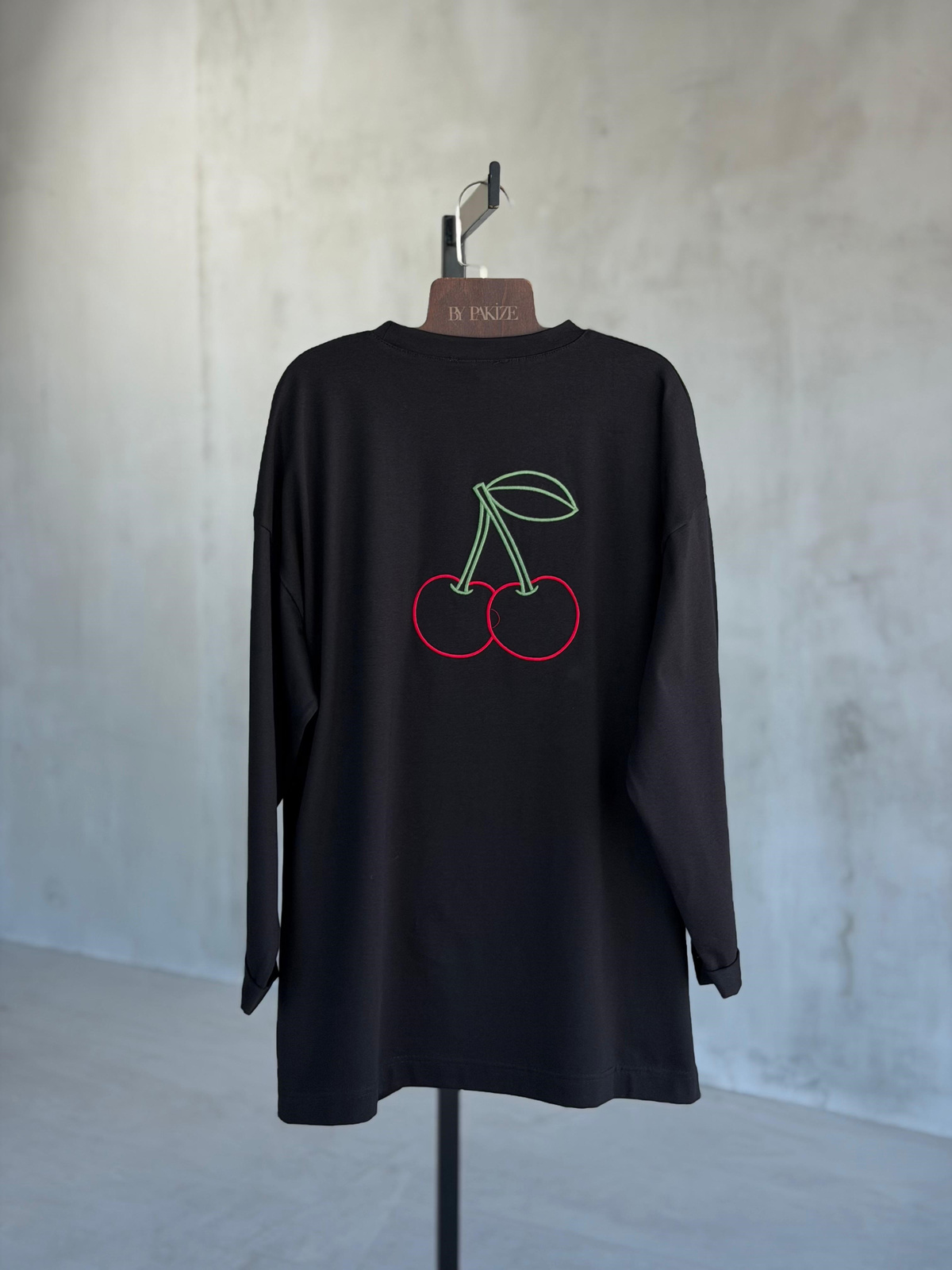 Basic Oversize Ön Arka Nakışlı Kiraz Tişört (Siyah)