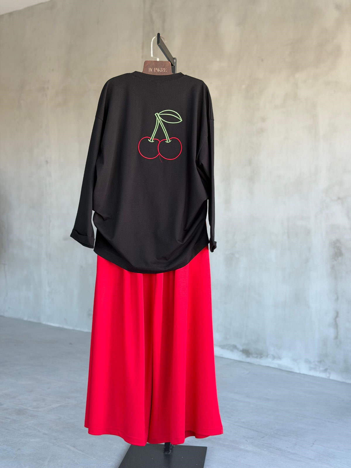 Basic Oversize Ön Arka Nakışlı Kiraz Tişört (Siyah)
