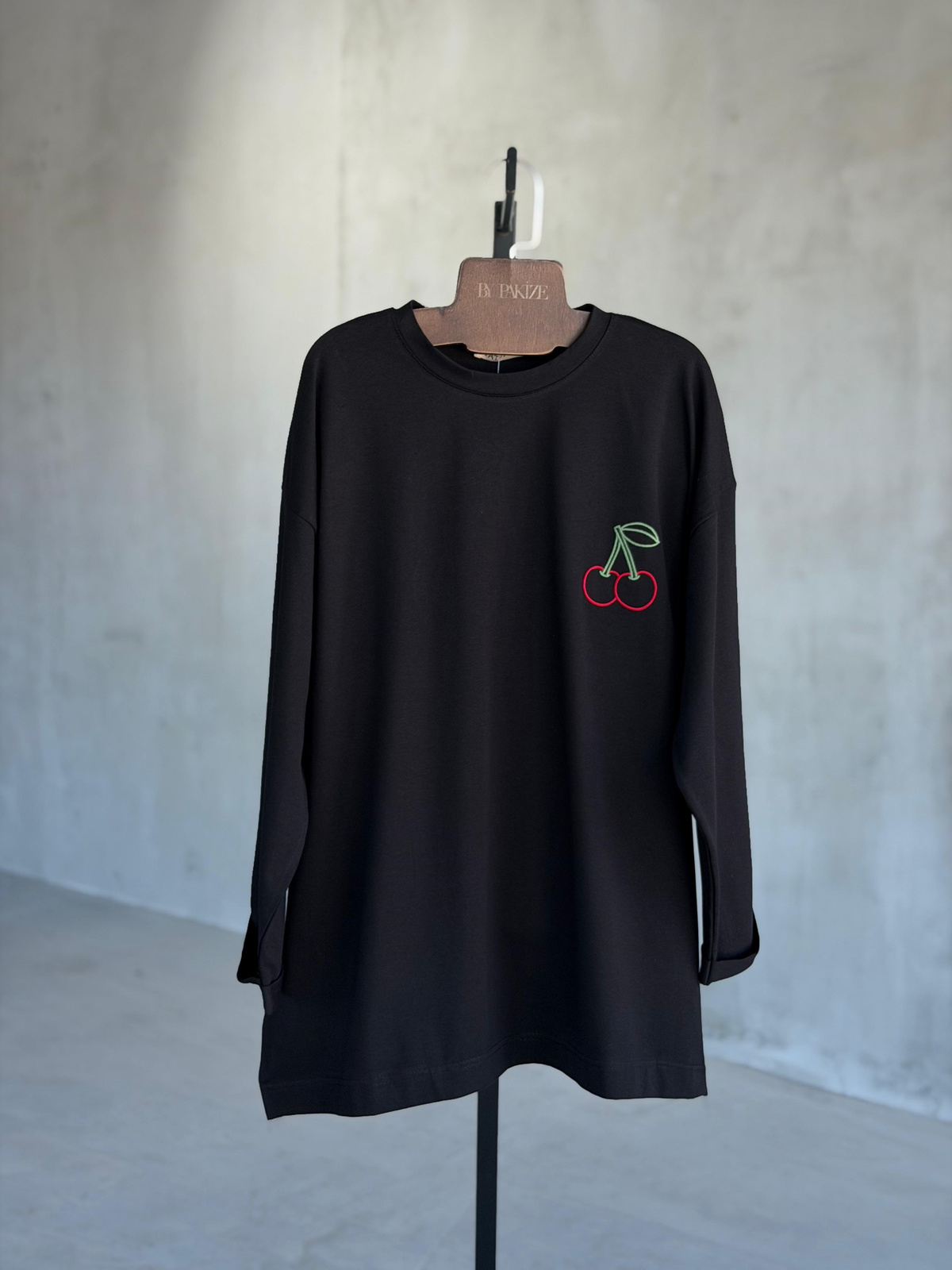 Basic Oversize Ön Arka Nakışlı Kiraz Tişört (Siyah)