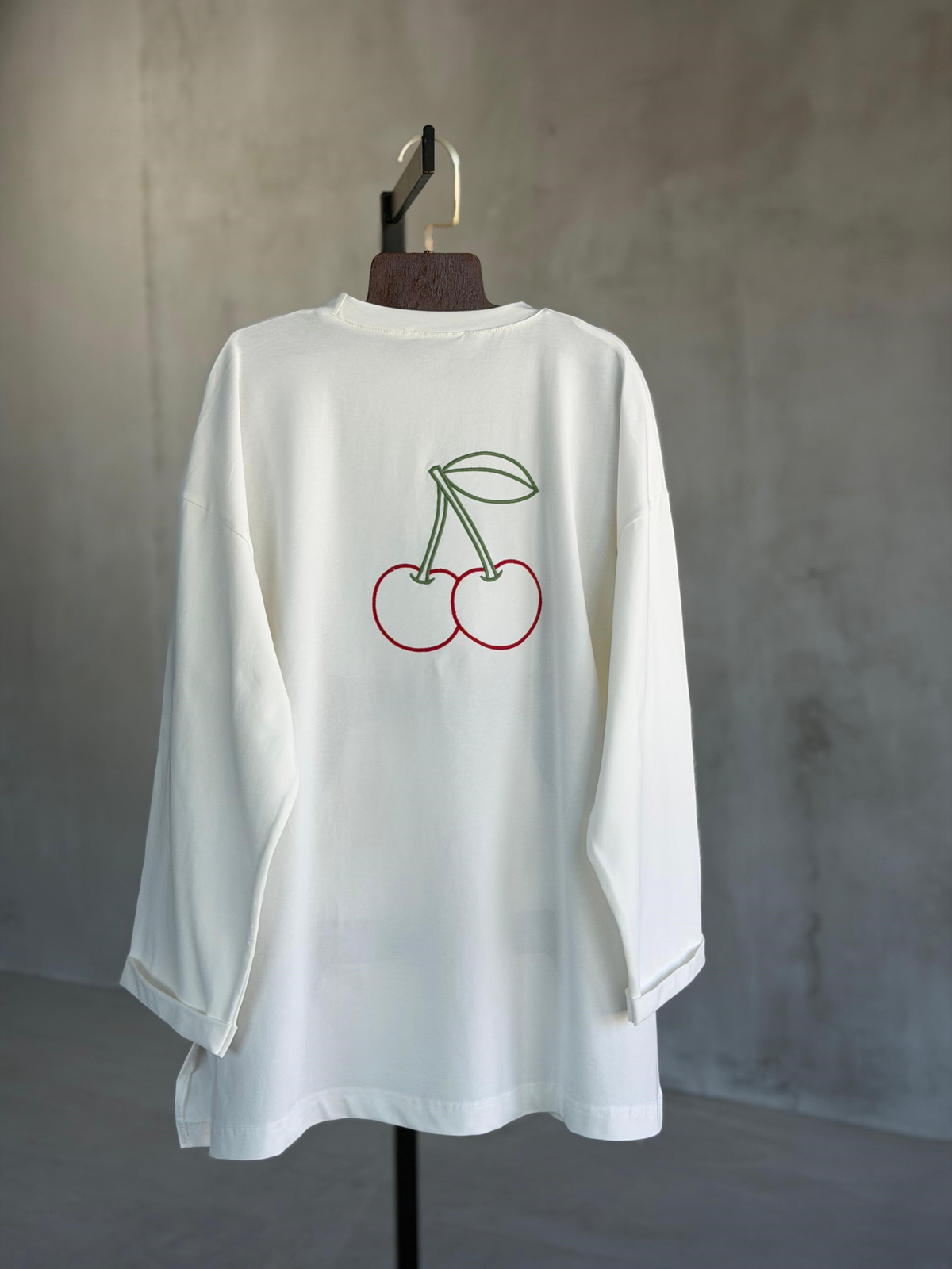 Basic Oversize Ön Arka Nakışlı Kiraz Tişört (Beyaz)