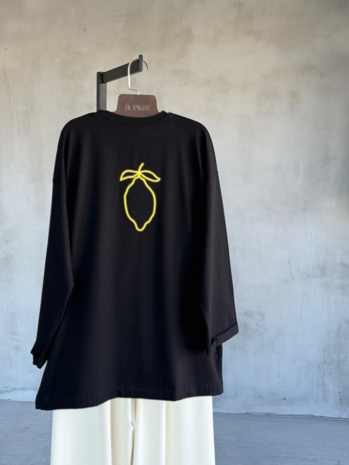 Basic Oversize Ön Arka Nakışlı Limon Tişört (Siyah)