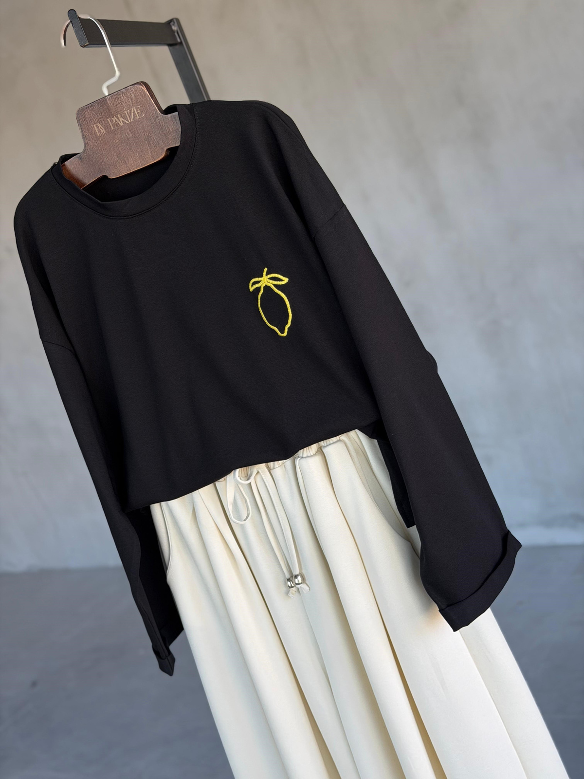 Basic Oversize Ön Arka Nakışlı Limon Tişört (Siyah)