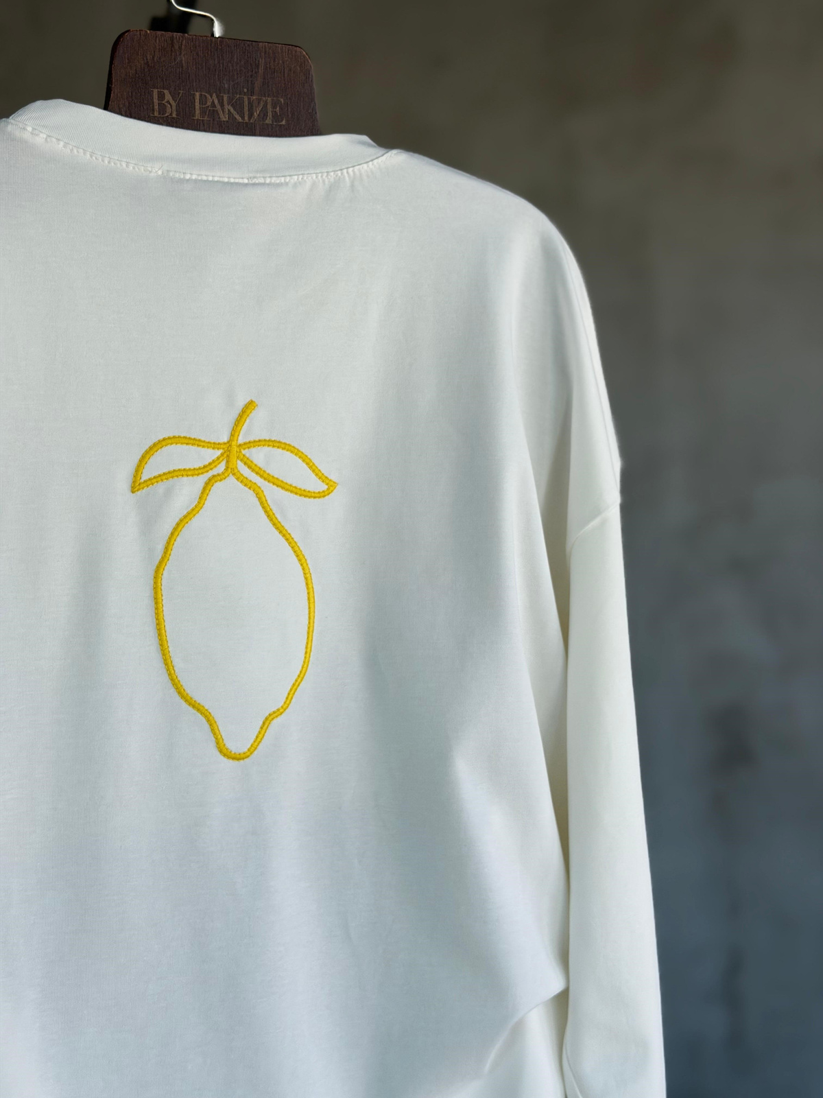 Basic Oversize Ön Arka Nakışlı Limon Tişört (Beyaz)