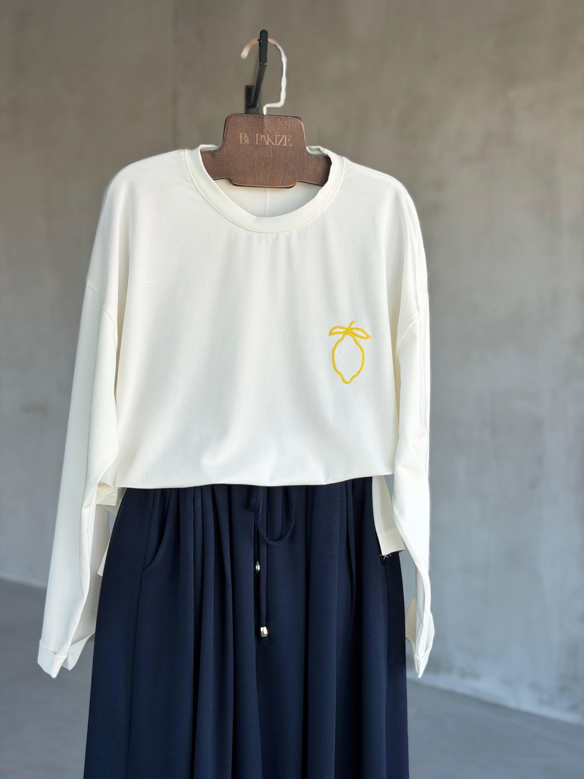 Basic Oversize Ön Arka Nakışlı Limon Tişört (Beyaz)