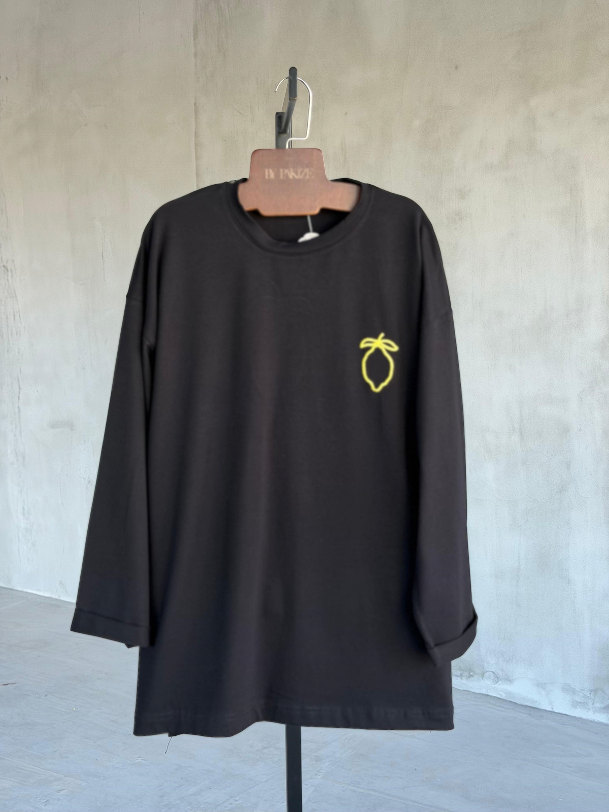 Basic Oversize Ön Arka Nakışlı Limon Tişört (Siyah)