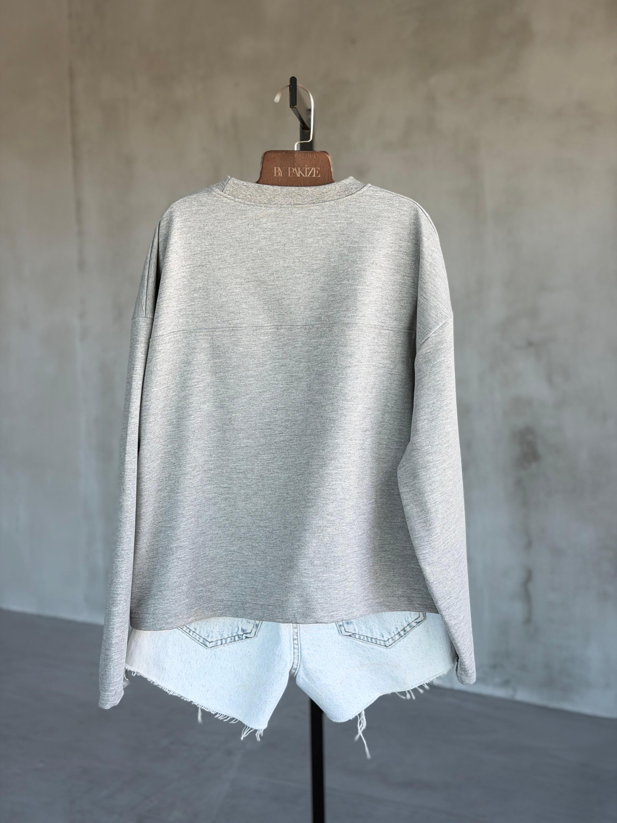 Basic Yazı Detaylı Sweat (Gri)