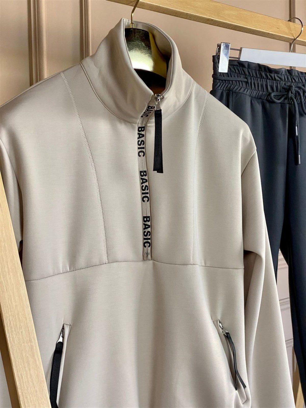 Basic Yazı Detaylı Yumoş Doku Sweat (Bej)