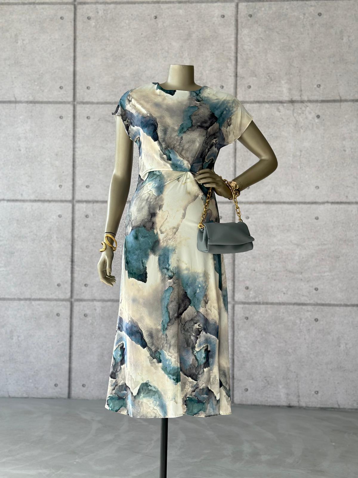 Batik Desen Geçişli Saten Büzgü Detaylı Elbise (Mavi)