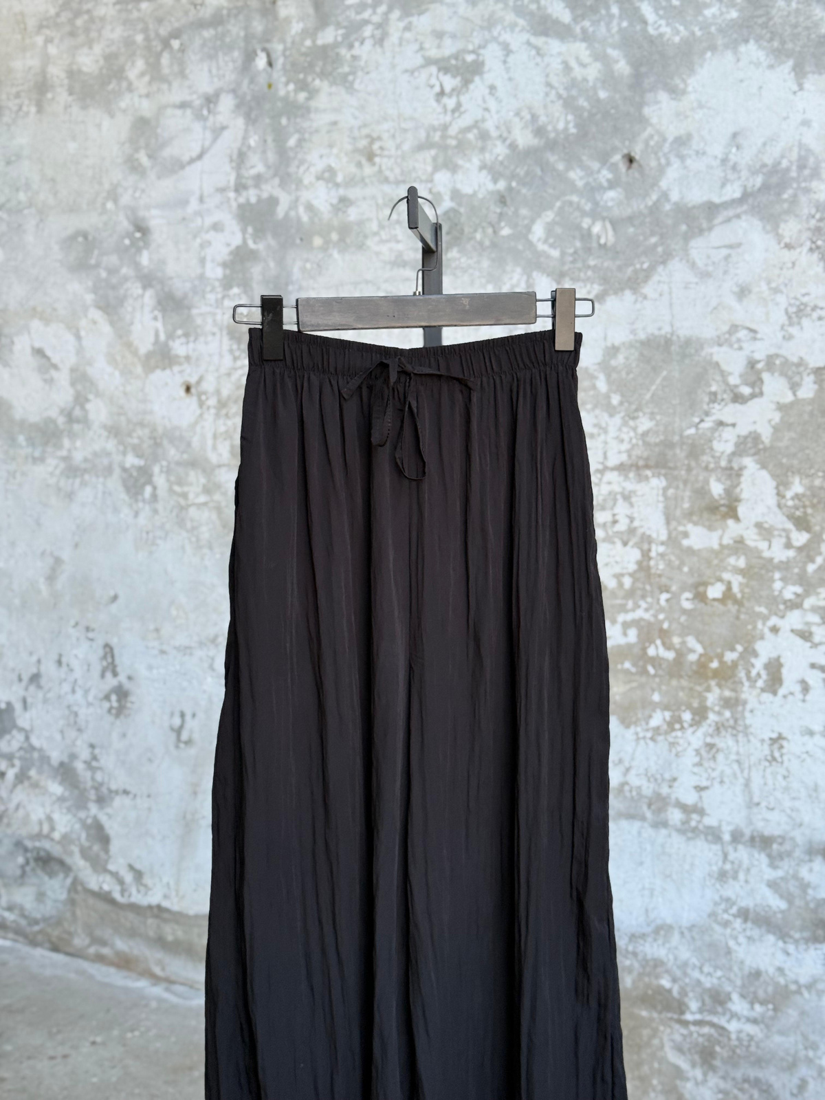 Belden Bağlama Detaylı Kırışık Pantolon (Siyah)