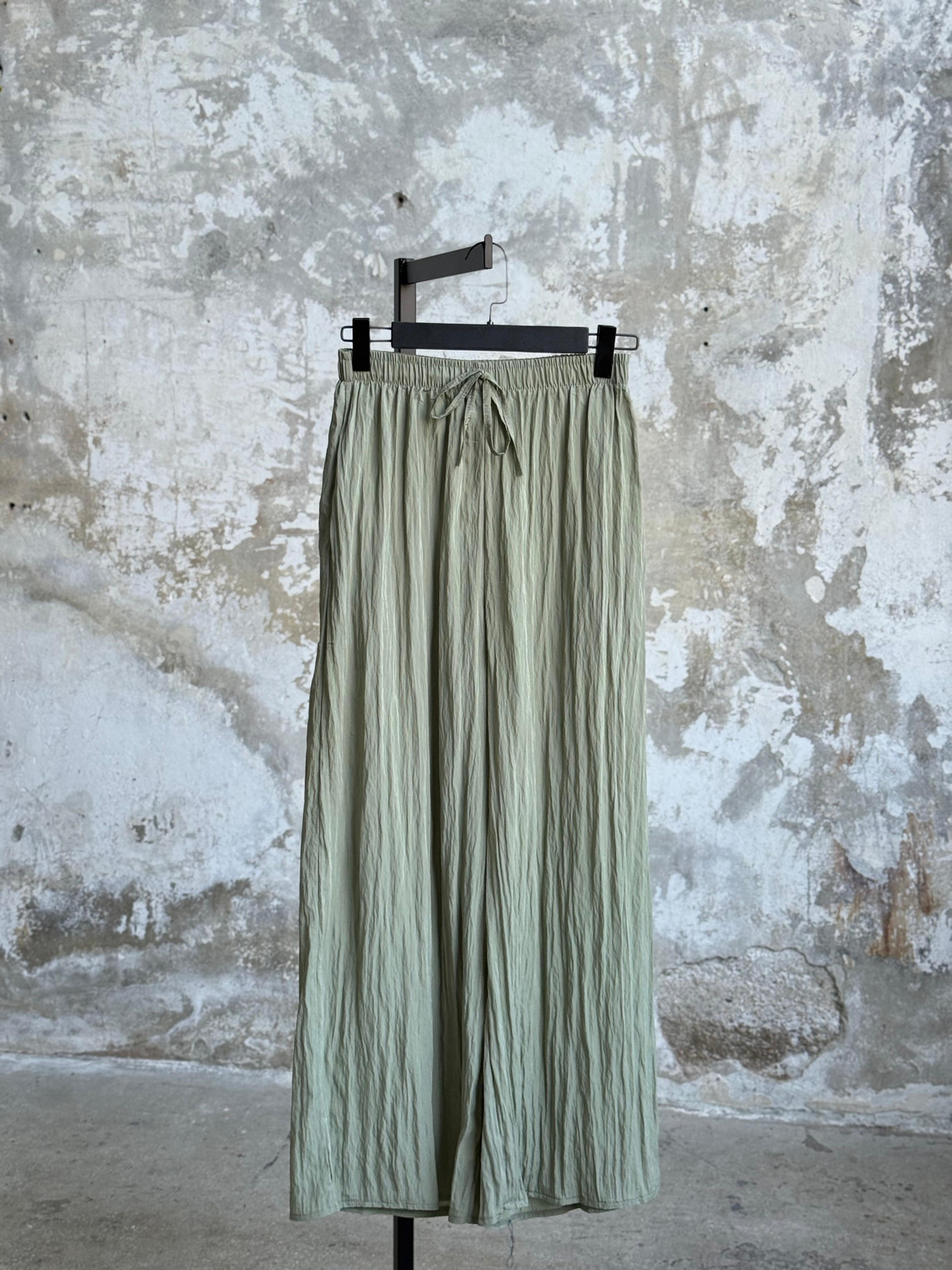 Belden Bağlama Detaylı Kırışık Pantolon (Haki)