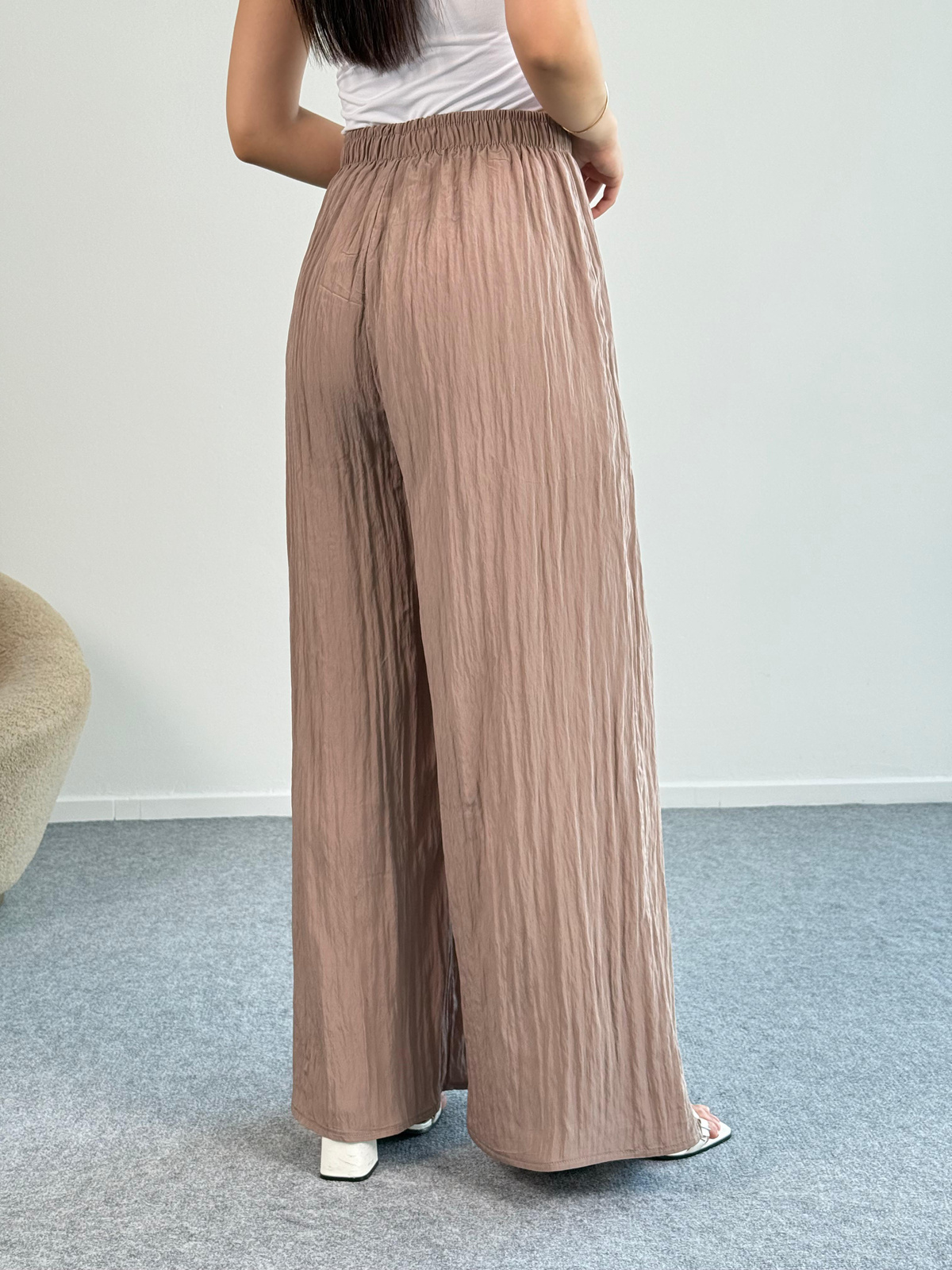 Belden Bağlama Detaylı Kırışık Saten Pantolon (Camel)