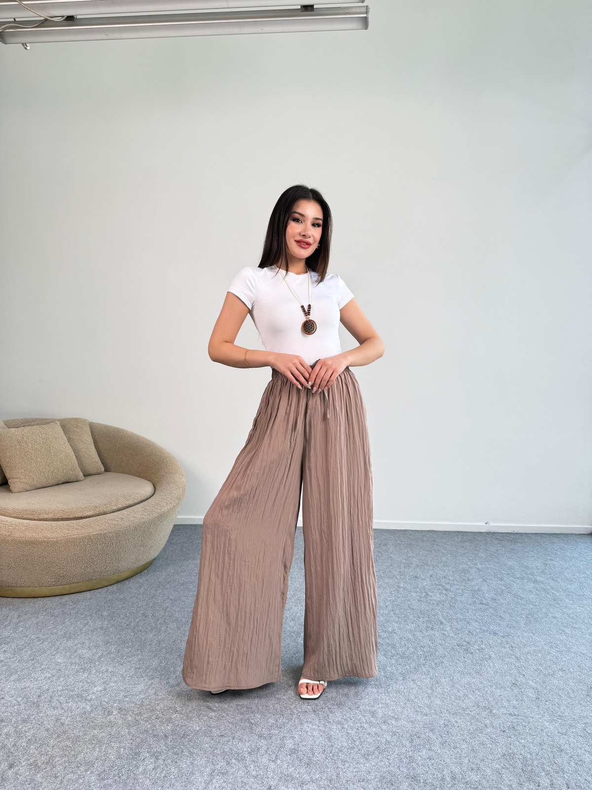 Belden Bağlama Detaylı Kırışık Saten Pantolon (Camel)