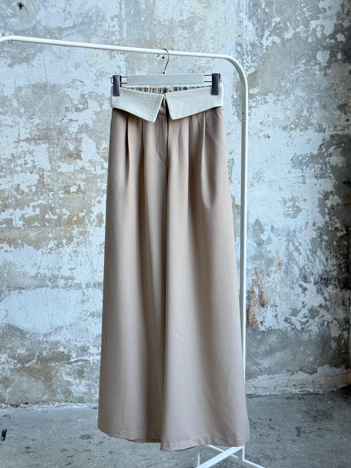 Beli Match Detaylı Bol Paça Pantolon (Bej)
