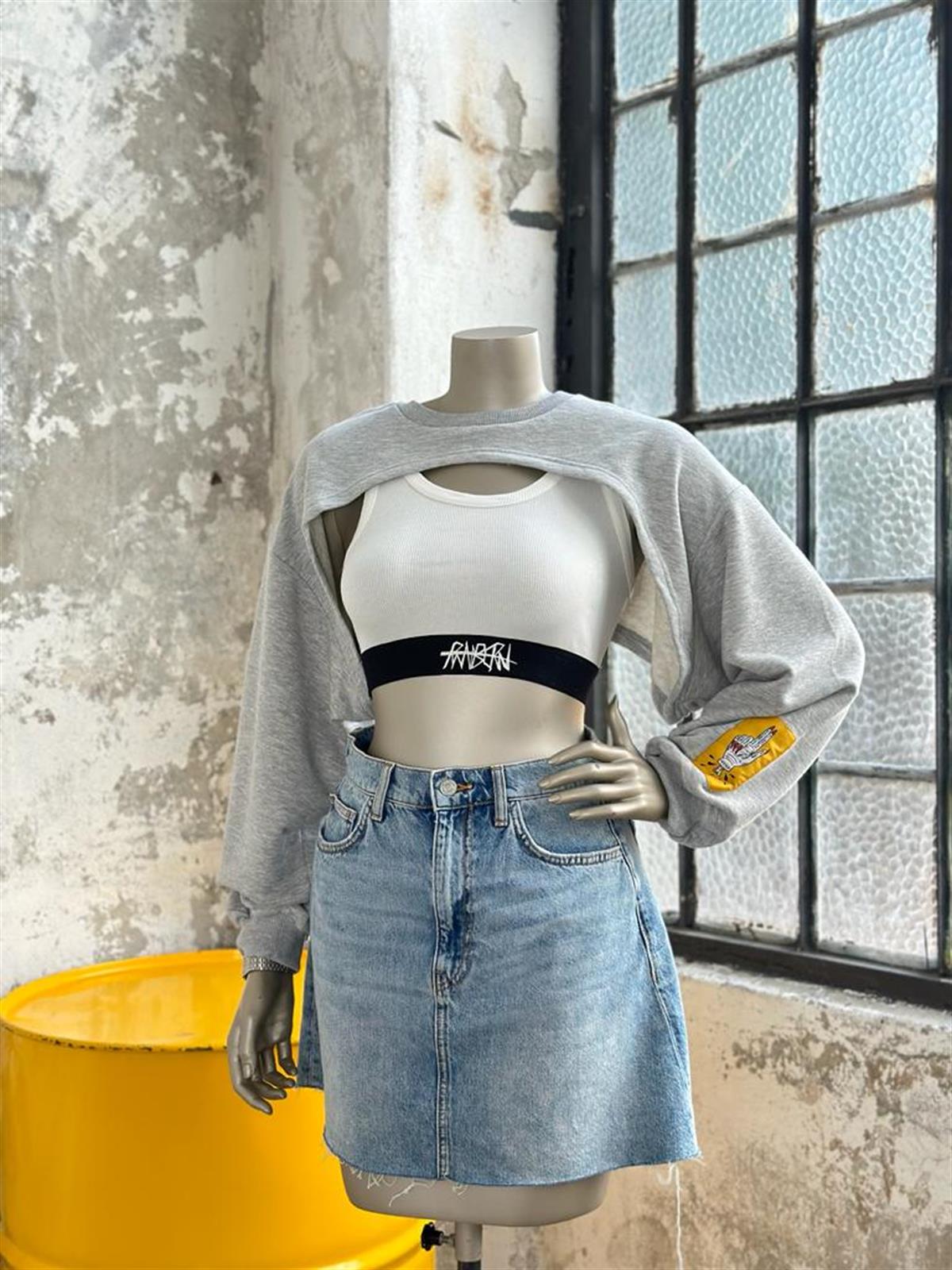 Beyaz Crop Detaylı Kapşonlu Kadın Sweat (Gri)