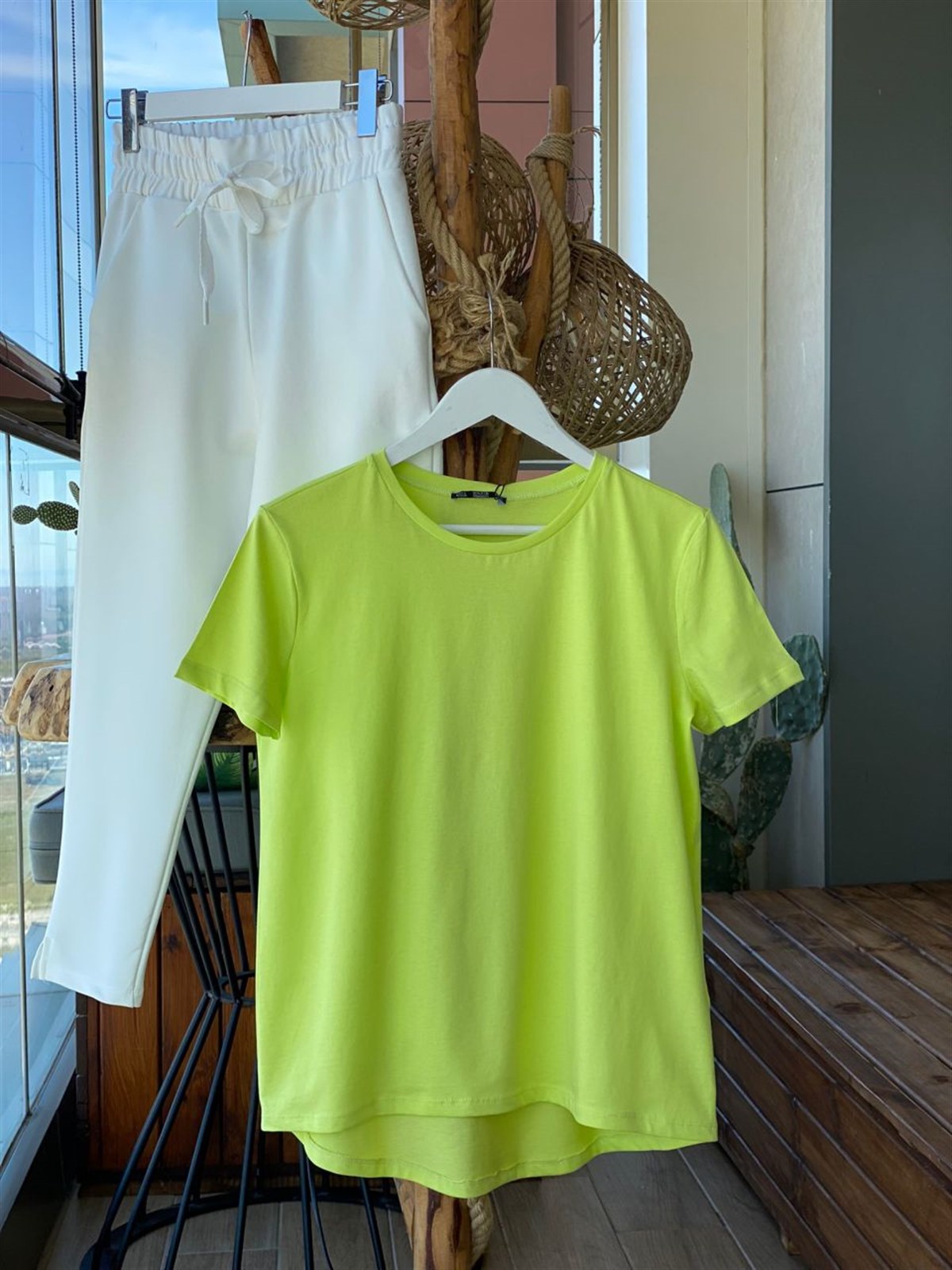 Bisiklet Yaka Basic Tshirt (Fıstık Yeşili)