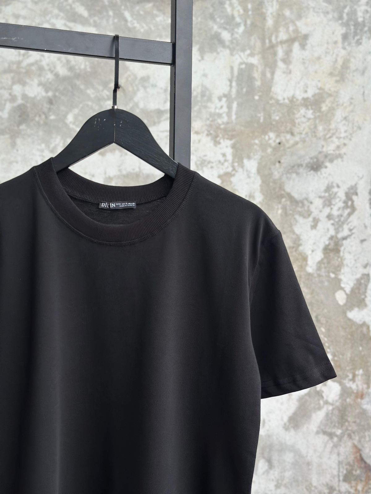 Bisiklet Yaka Oversize Tişört (Siyah/Gri)