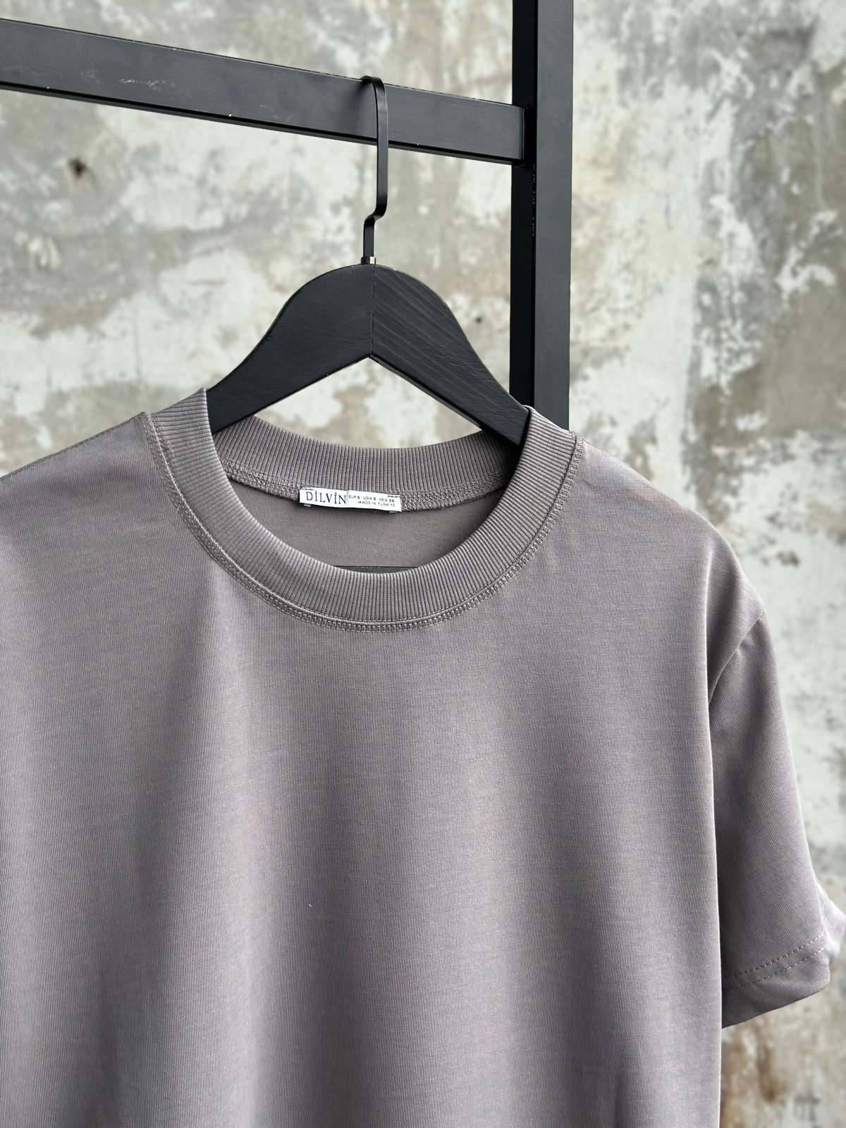 Bisiklet Yaka Oversize Tişört (Siyah/Gri)
