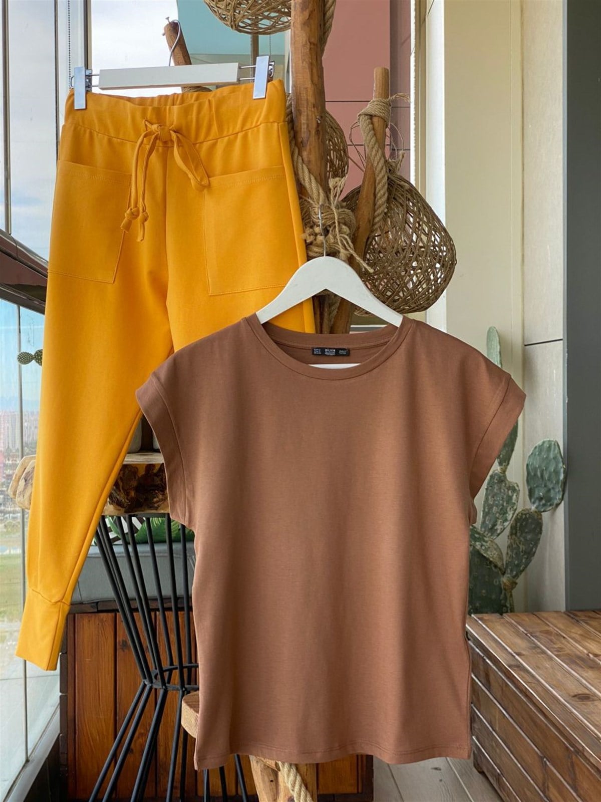 Bisiklet Yaka Penye Tshirt (Fındık Rengi)