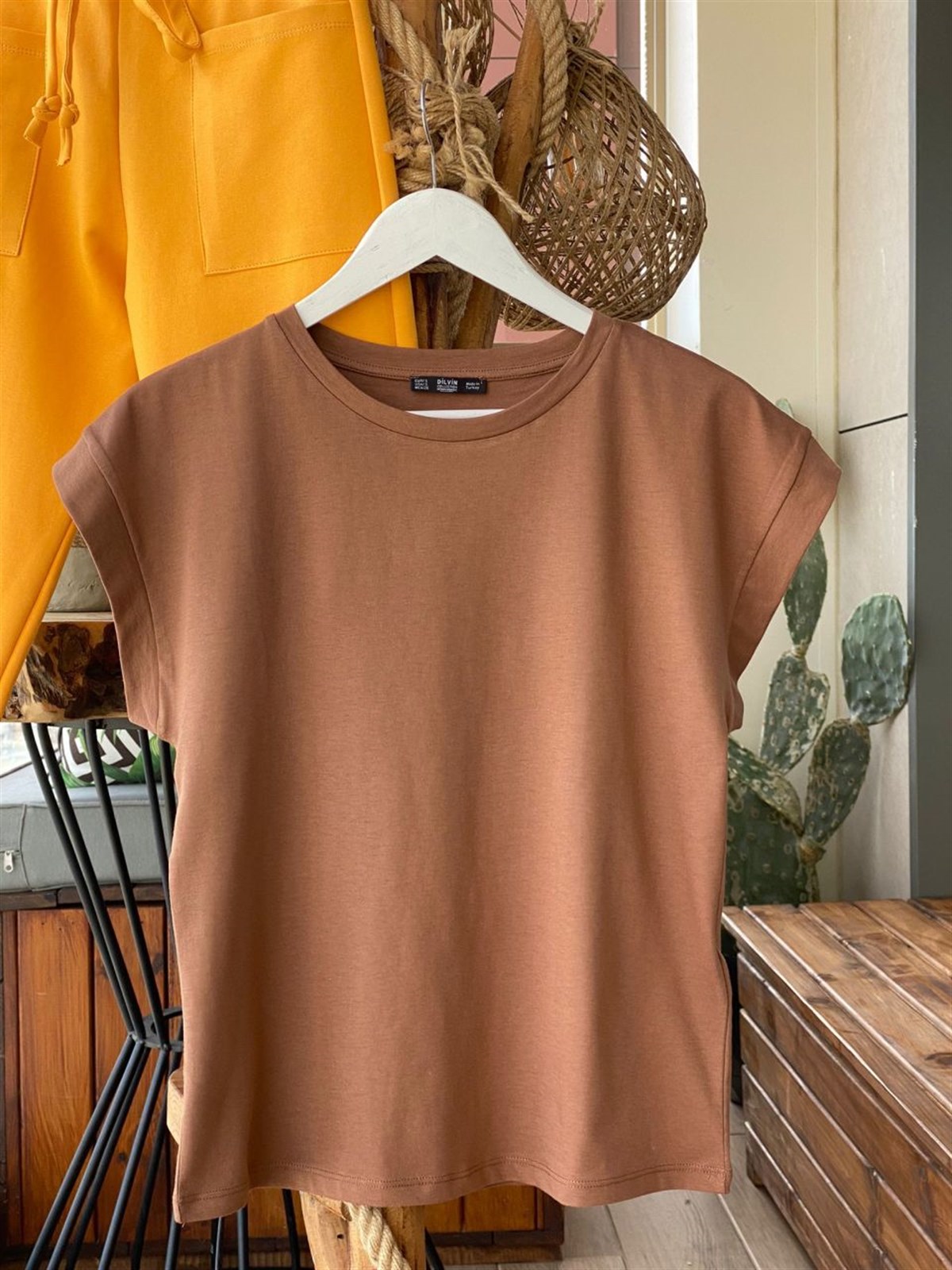 Bisiklet Yaka Penye Tshirt (Fındık Rengi)
