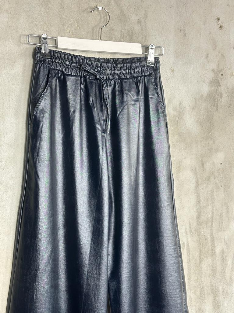 Bol Paça İnce Suni Deri Kumaş Pantolon (Siyah)