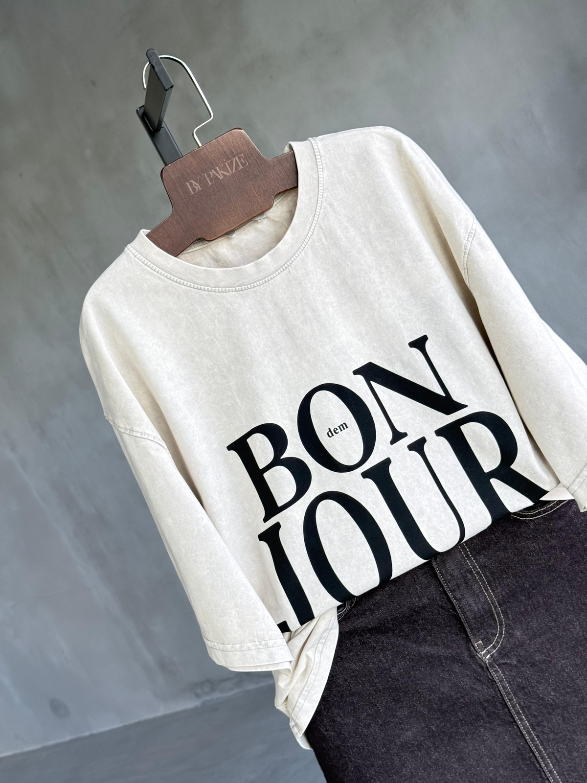 Bonjour Yazı Baskılı Taş Yıkamalı Oversize Dokuma Tişört (Taş)