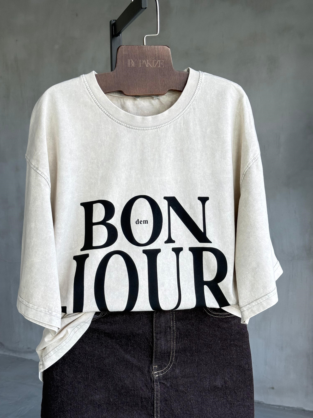 Bonjour Yazı Baskılı Taş Yıkamalı Oversize Dokuma Tişört (Taş)