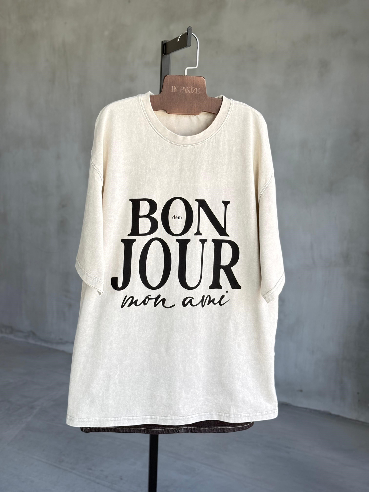 Bonjour Yazı Baskılı Taş Yıkamalı Oversize Dokuma Tişört (Taş)