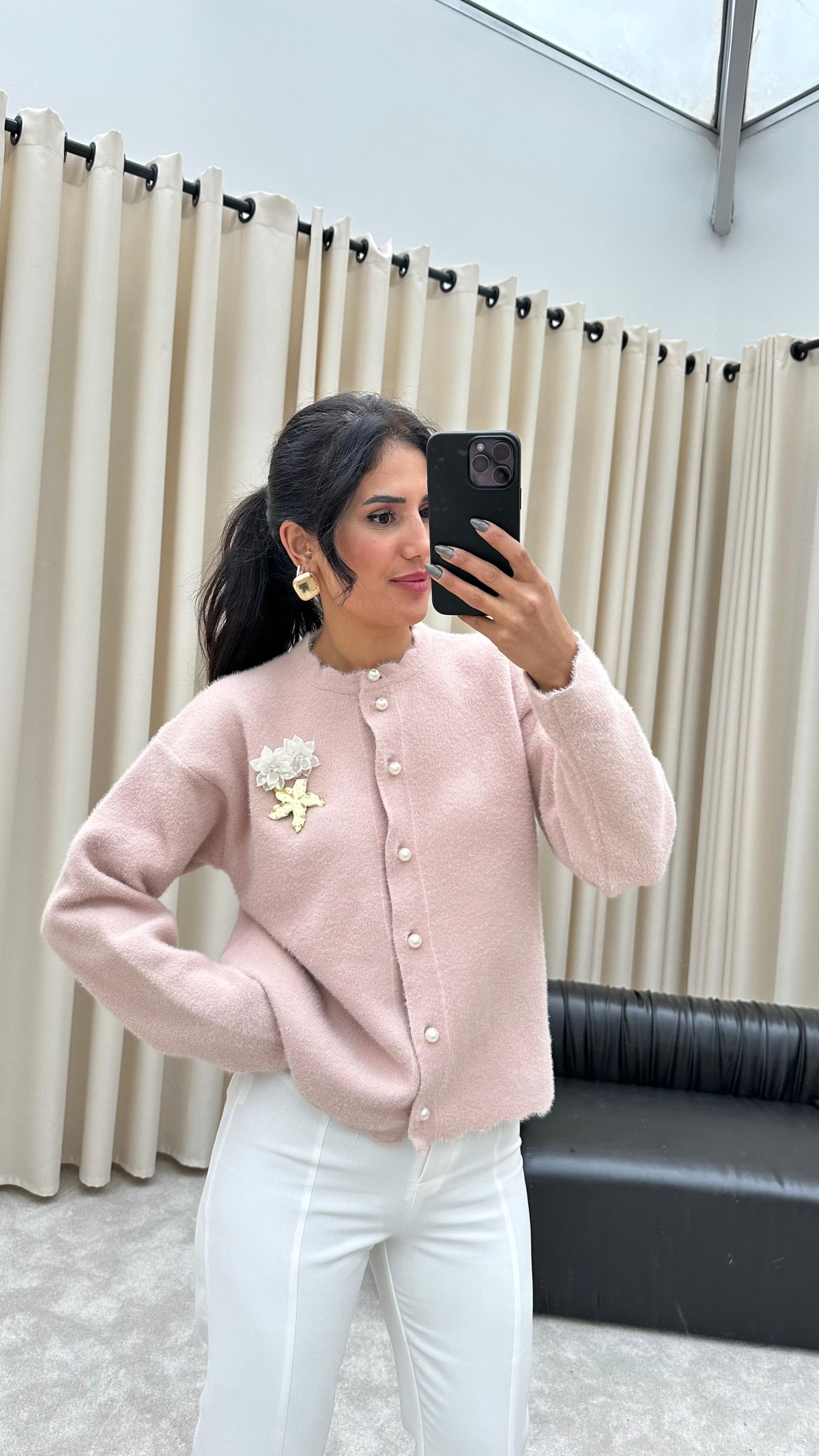 Broş Detaylı İnci Düğmeli Angora Hırka (Pudra)