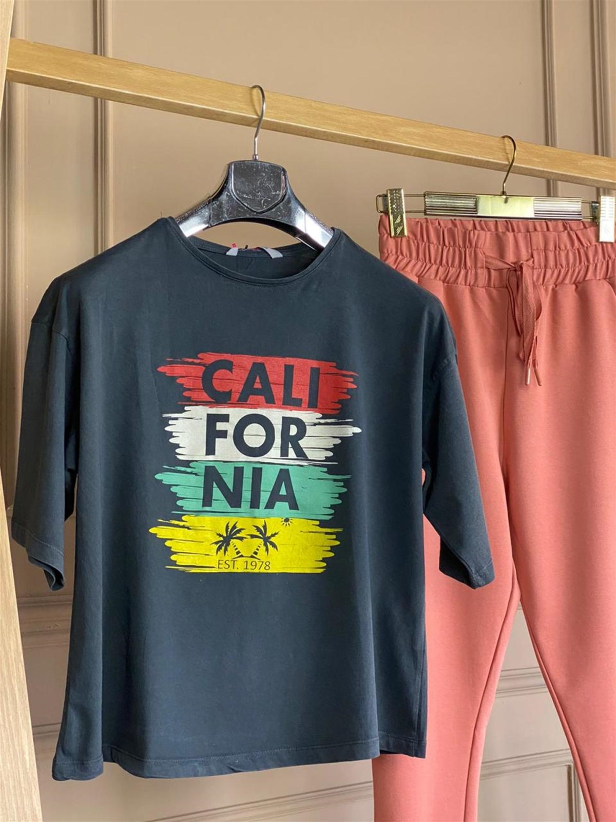 California Baskılı Yıkamalı Tshirt  (ANTRASİT)