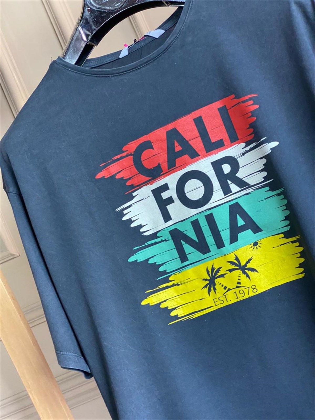 California Baskılı Yıkamalı Tshirt  (ANTRASİT)