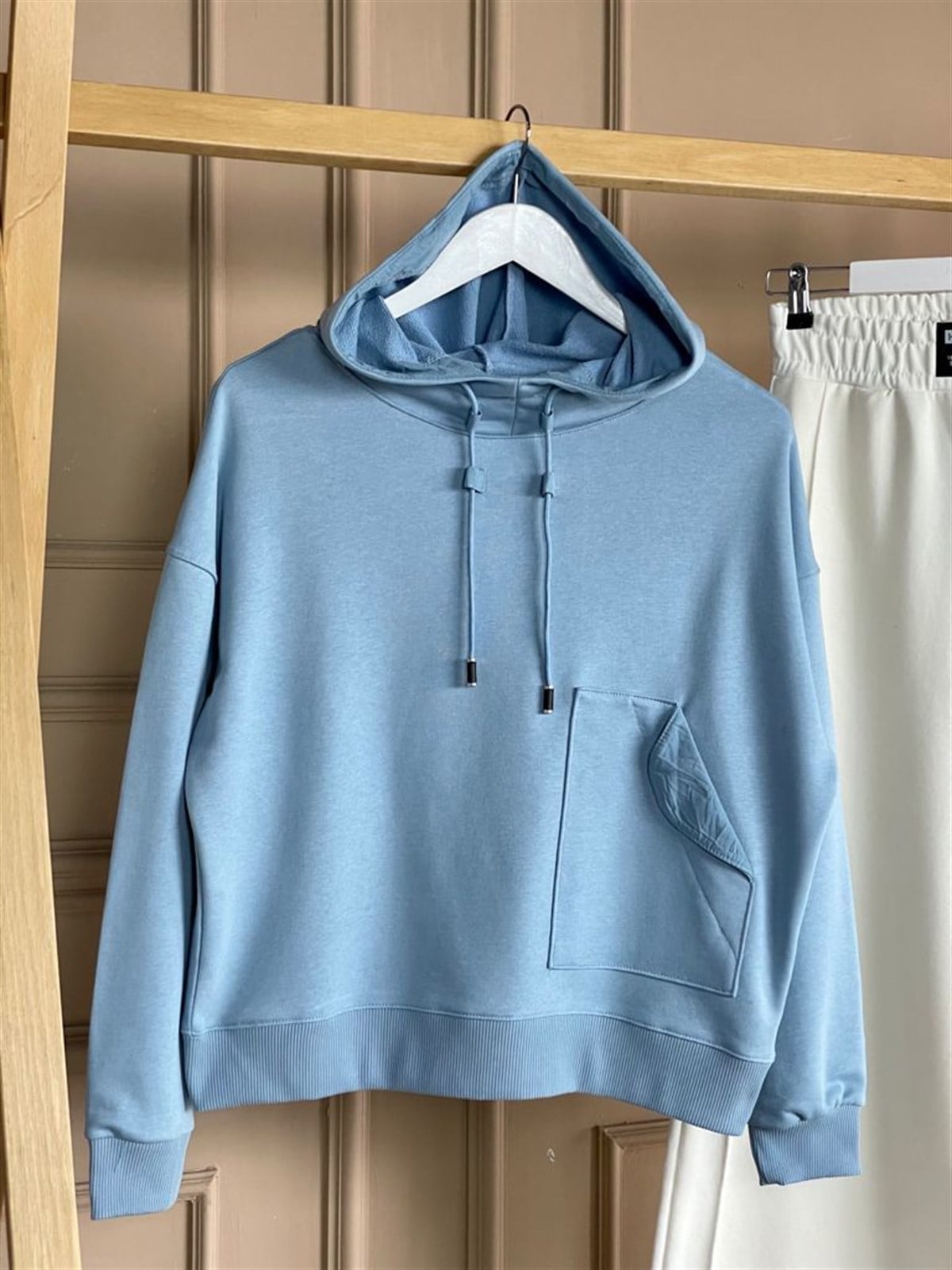 Cep Detaylı Boğazlı Sweat (Mavi)