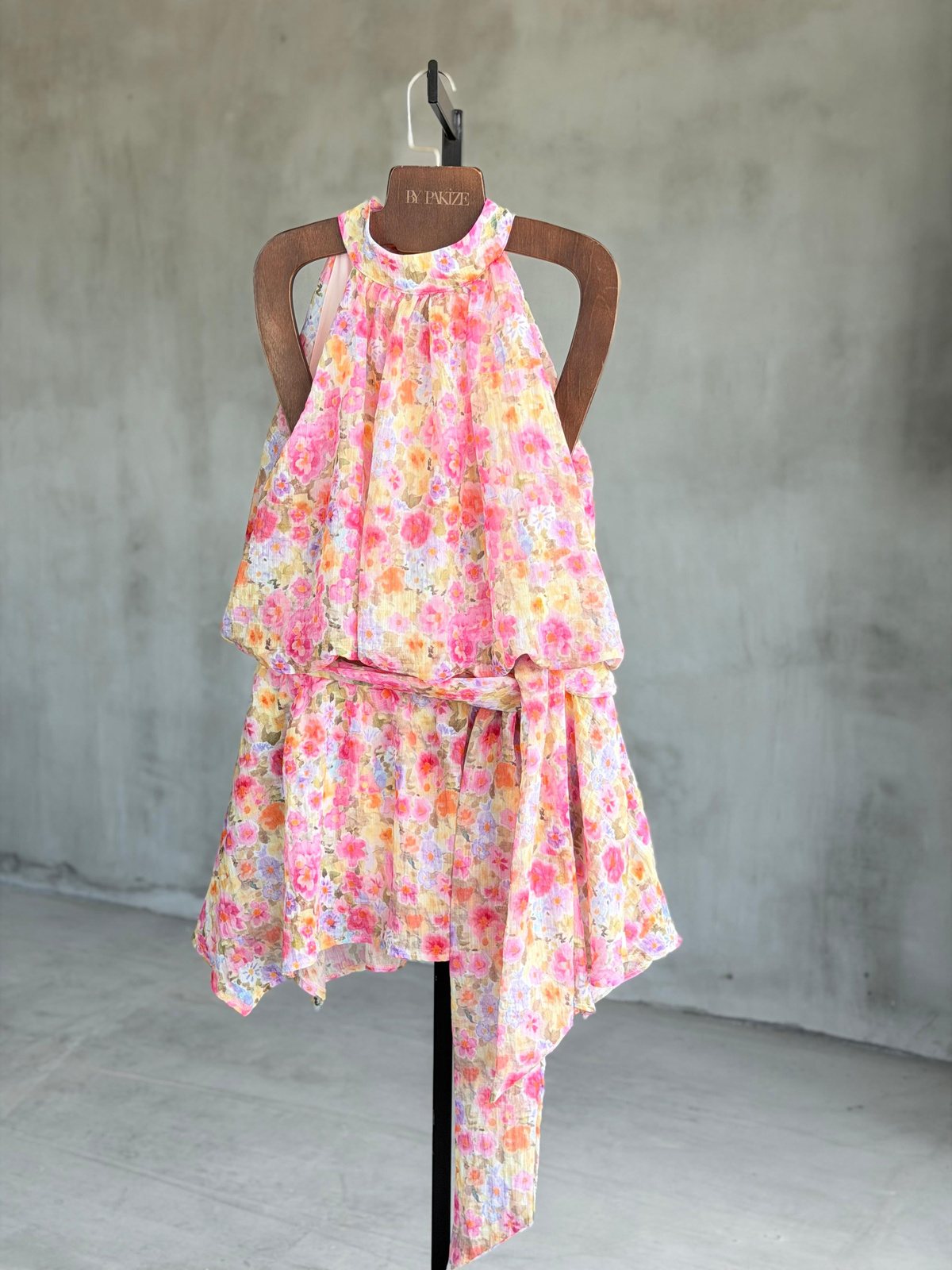 Çiçek Desenli Halter Yaka Şortlu Takım  (Pembe)