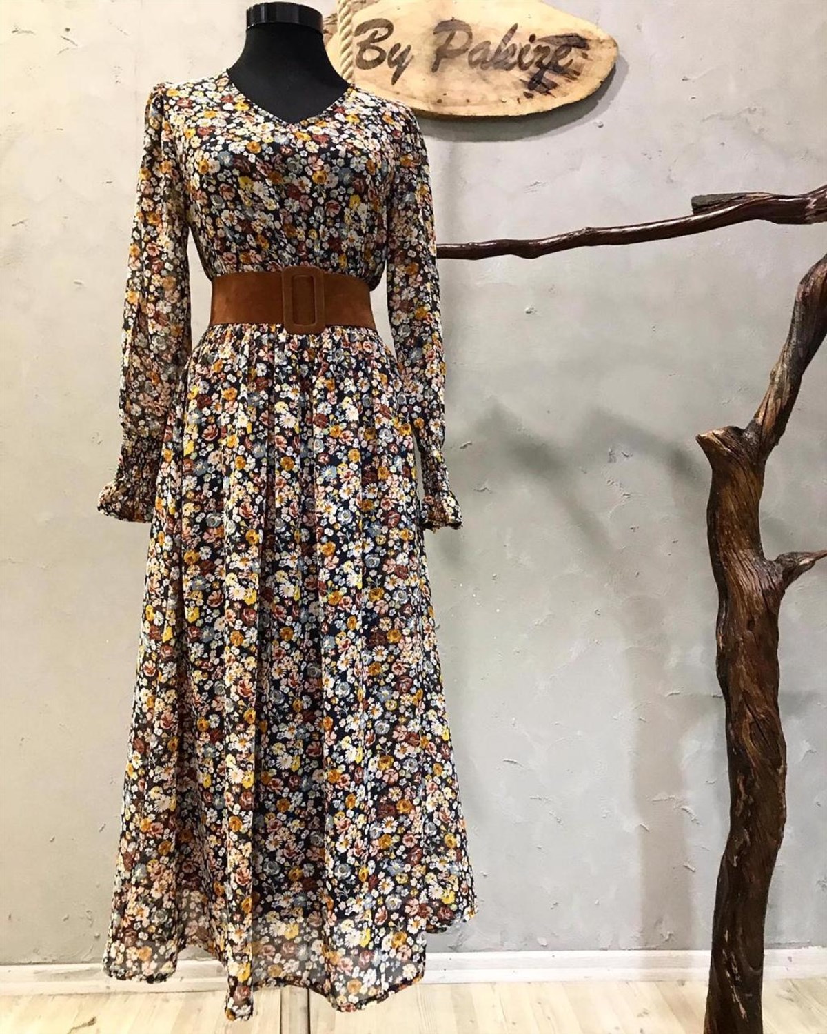 Çiçek Desenli Şifon Kumaş Midi Elbise