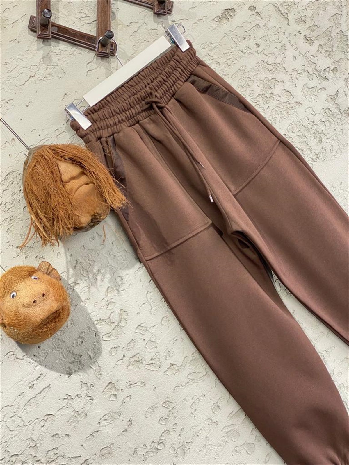 Çift Cepli Şerit Detaylı Jogger Pantolon (Kahve)