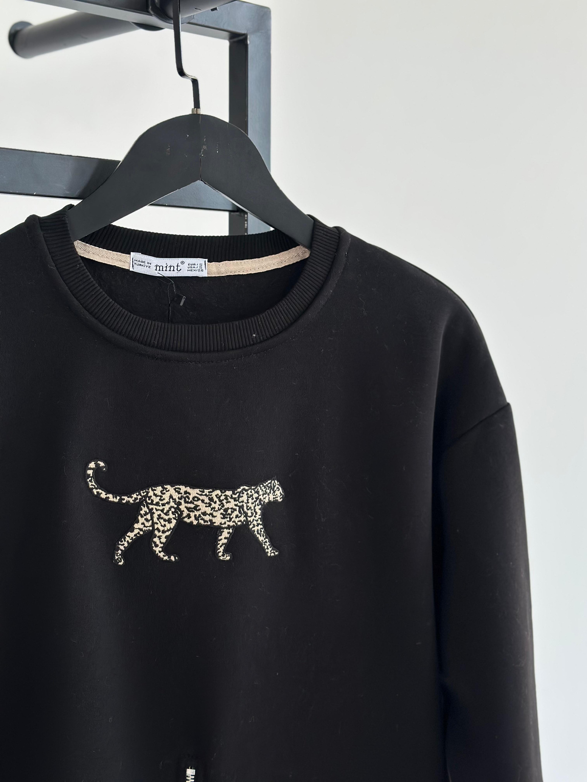 Çita Nakış İşlemeli Fermuar Detaylı Sweat (Siyah)